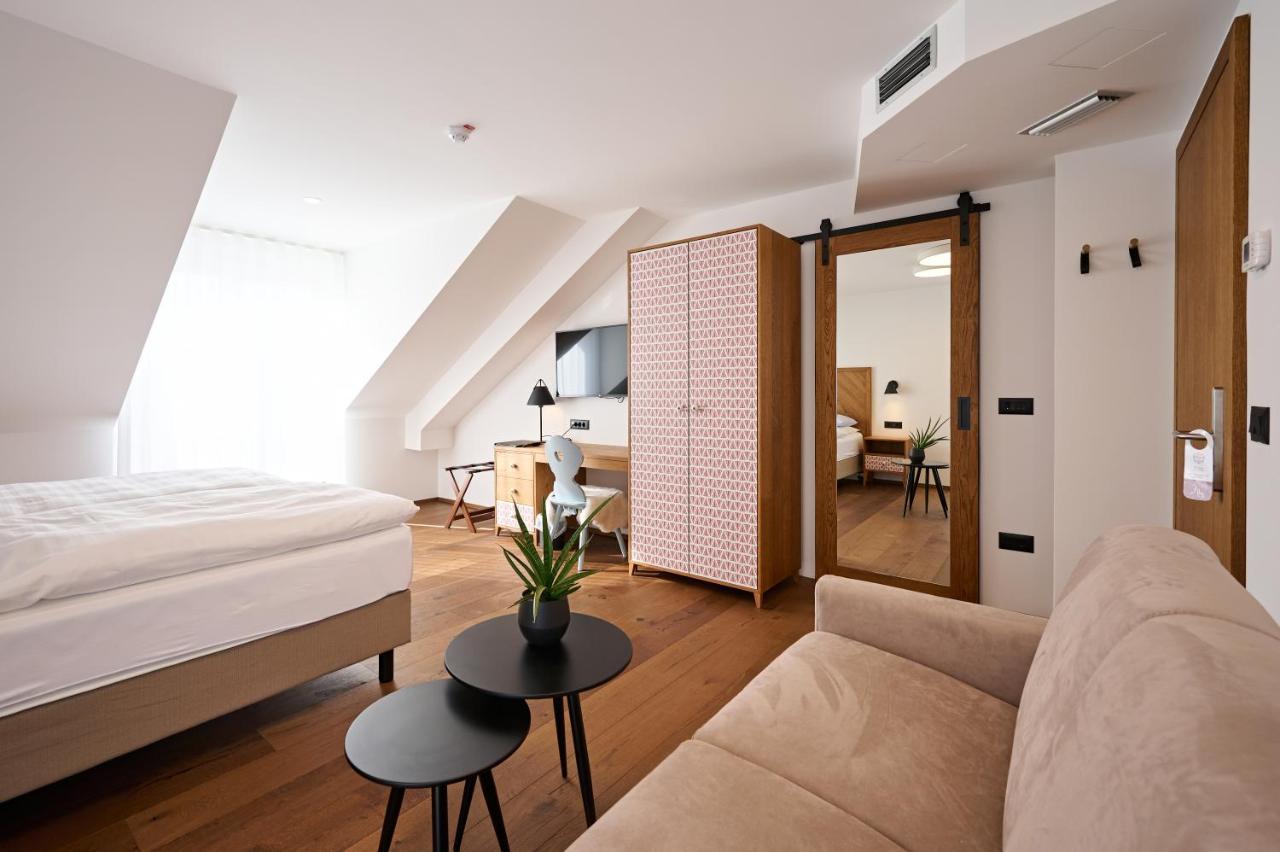 Hisa Ancka, Sencur - 3 Min To The Airport Hotel Екстериор снимка