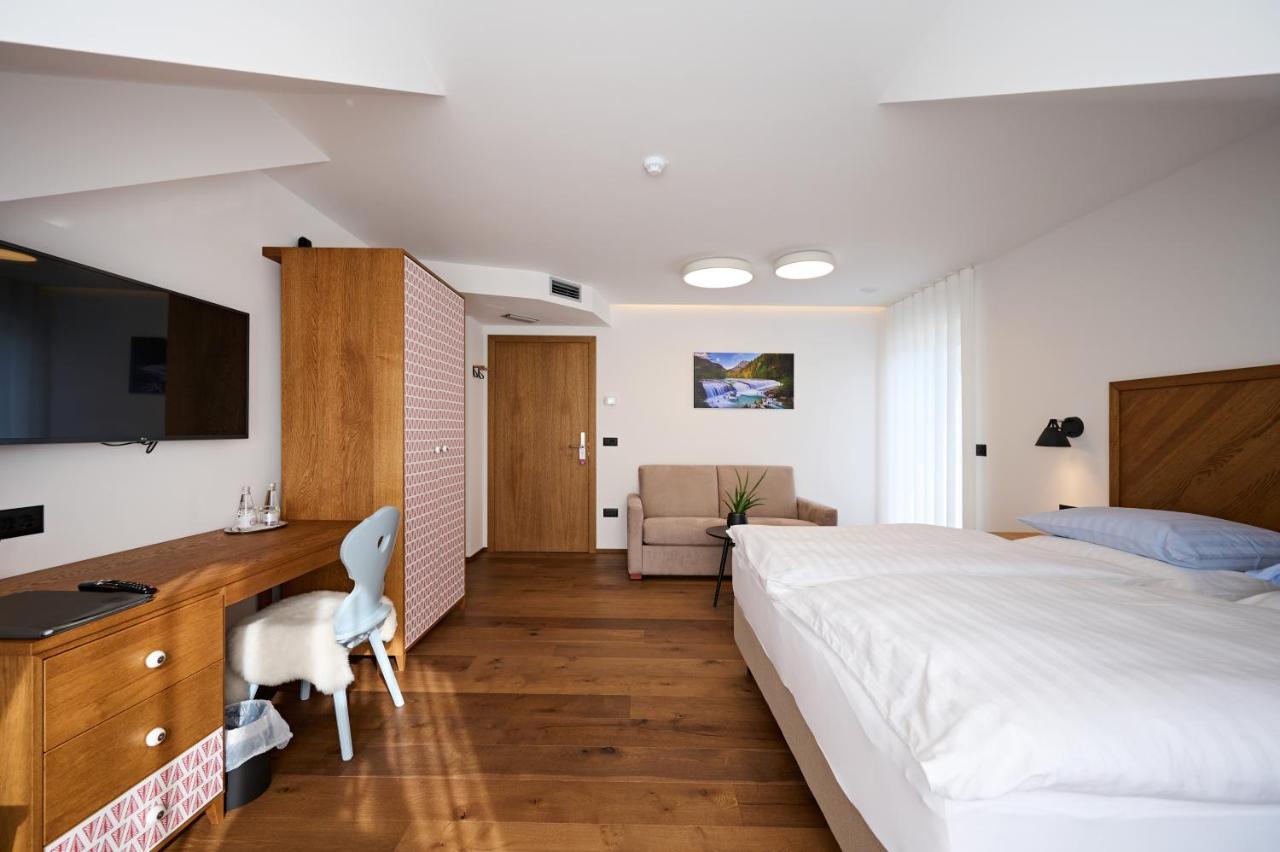 Hisa Ancka, Sencur - 3 Min To The Airport Hotel Екстериор снимка