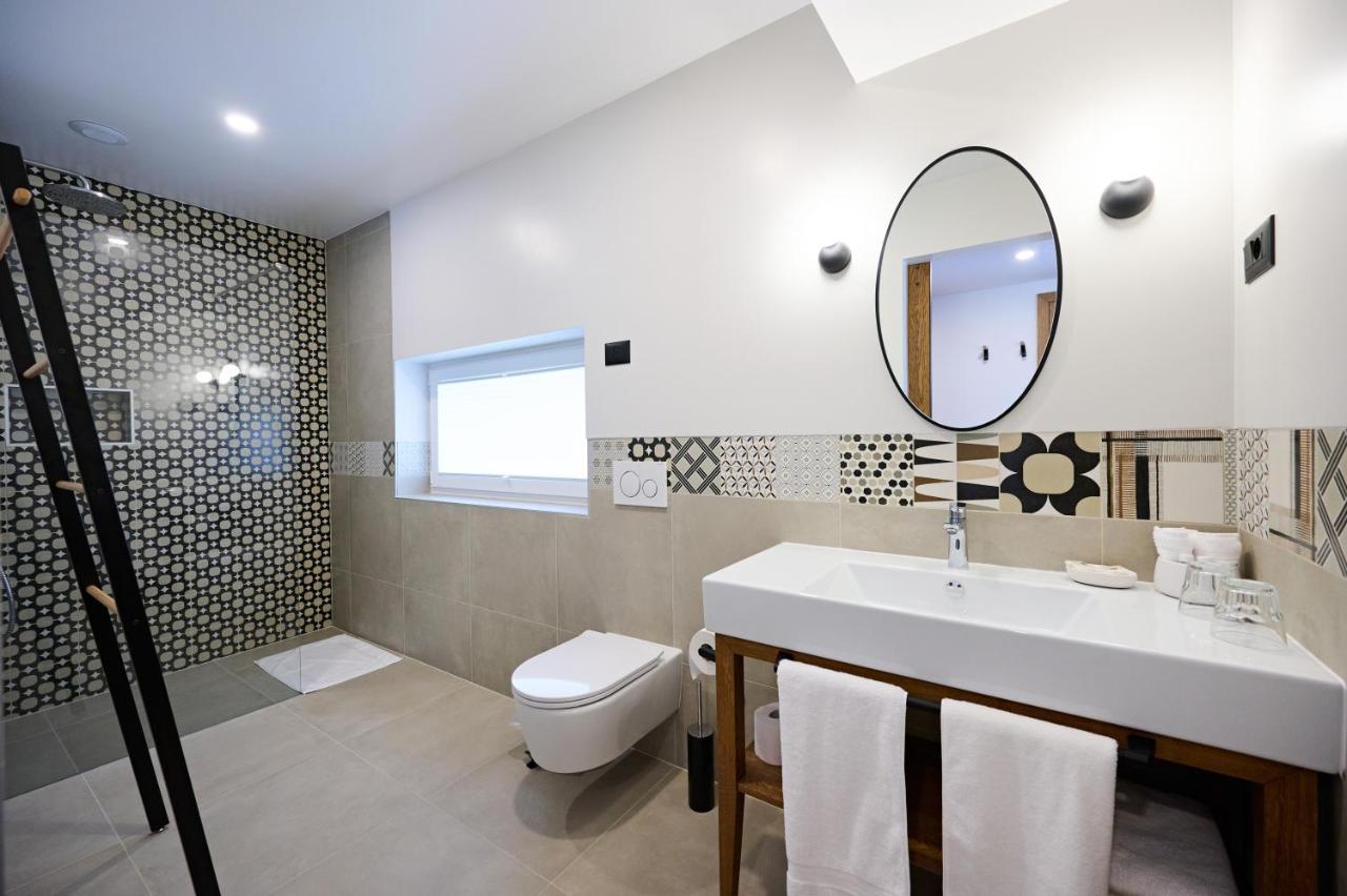 Hisa Ancka, Sencur - 3 Min To The Airport Hotel Екстериор снимка