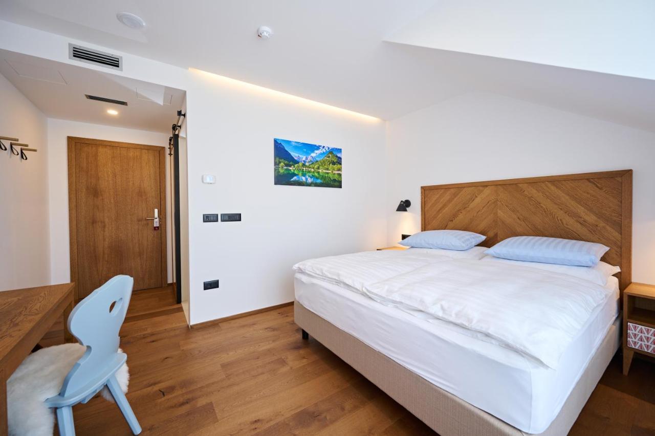 Hisa Ancka, Sencur - 3 Min To The Airport Hotel Екстериор снимка