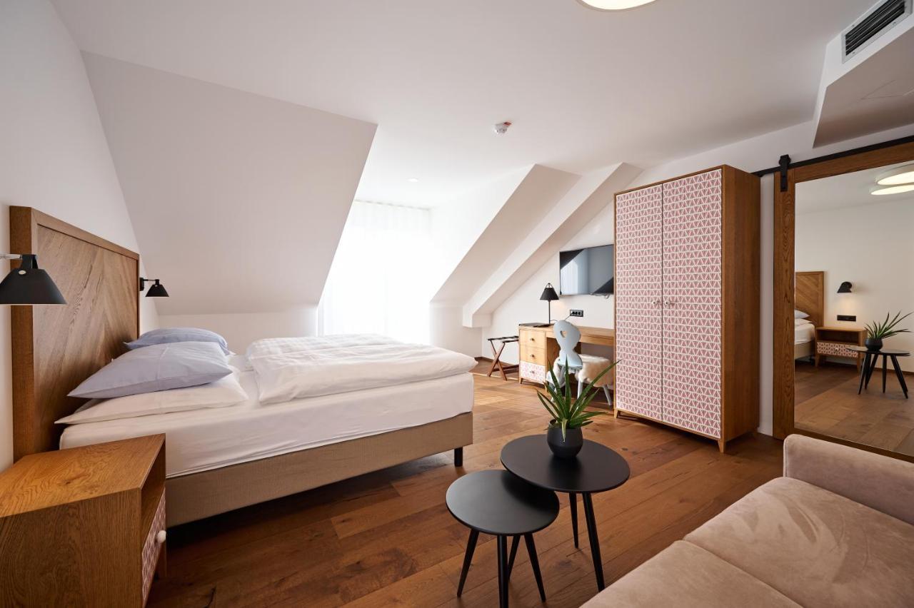 Hisa Ancka, Sencur - 3 Min To The Airport Hotel Екстериор снимка