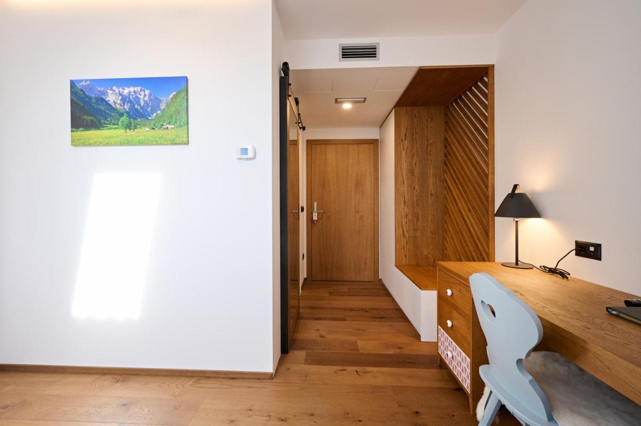 Hisa Ancka, Sencur - 3 Min To The Airport Hotel Екстериор снимка