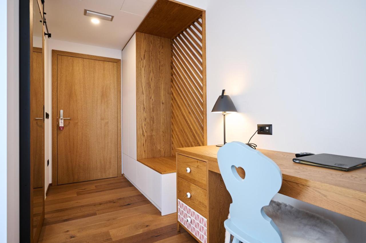 Hisa Ancka, Sencur - 3 Min To The Airport Hotel Екстериор снимка