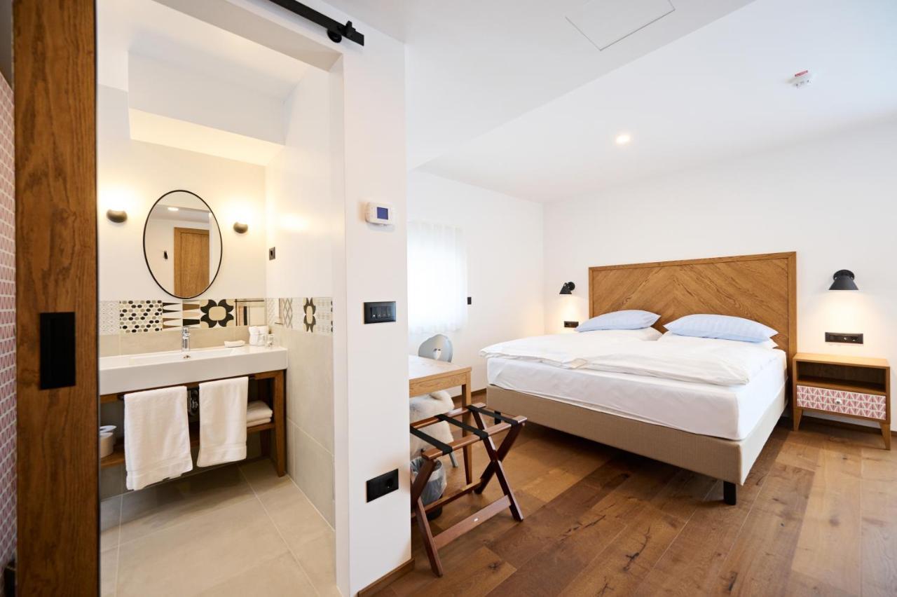 Hisa Ancka, Sencur - 3 Min To The Airport Hotel Екстериор снимка
