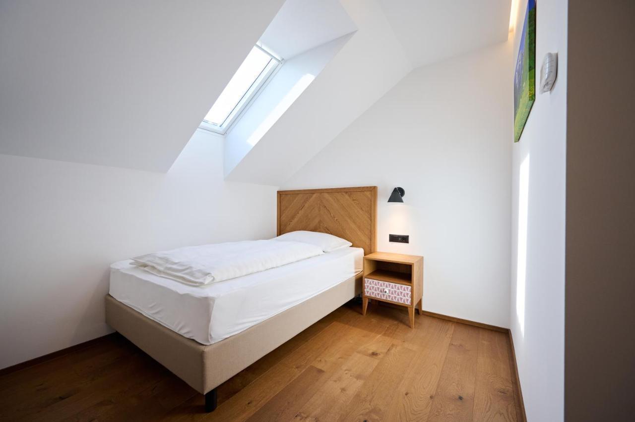 Hisa Ancka, Sencur - 3 Min To The Airport Hotel Екстериор снимка