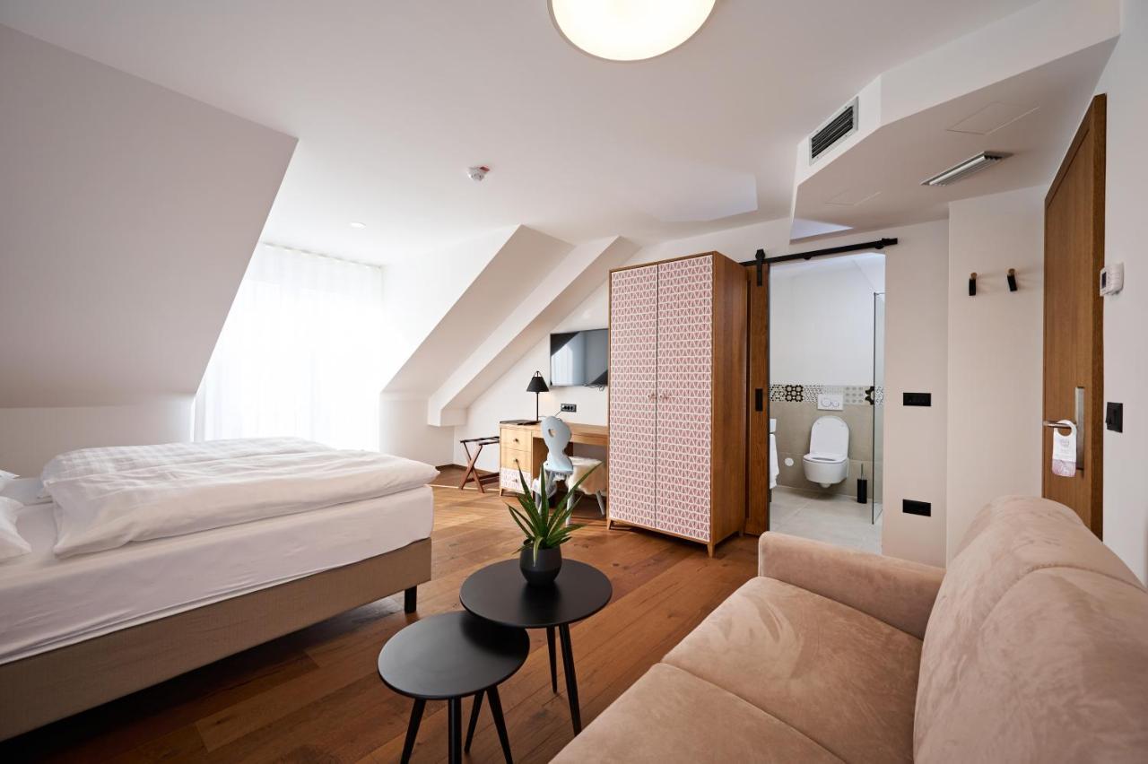 Hisa Ancka, Sencur - 3 Min To The Airport Hotel Екстериор снимка