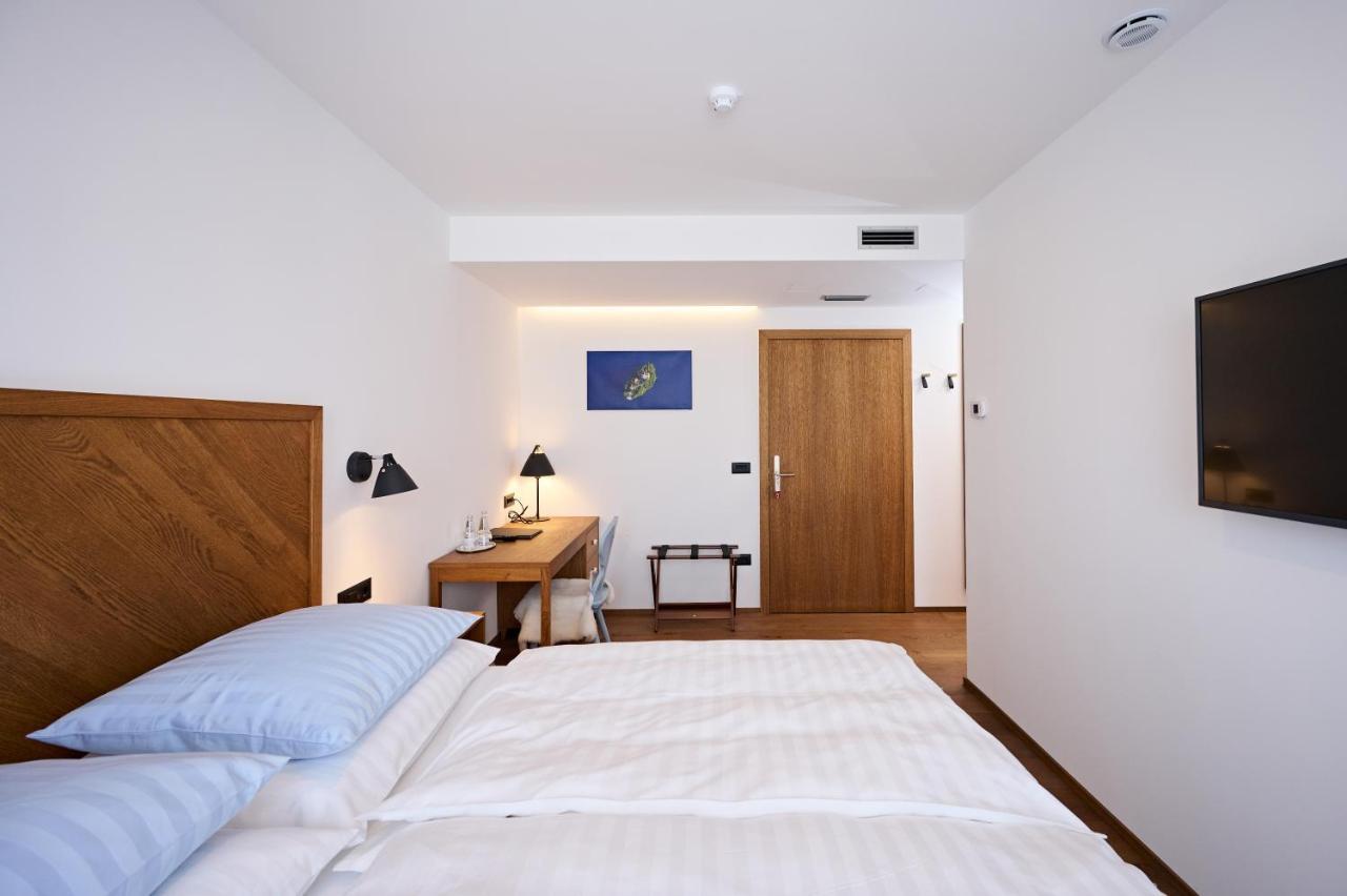 Hisa Ancka, Sencur - 3 Min To The Airport Hotel Екстериор снимка