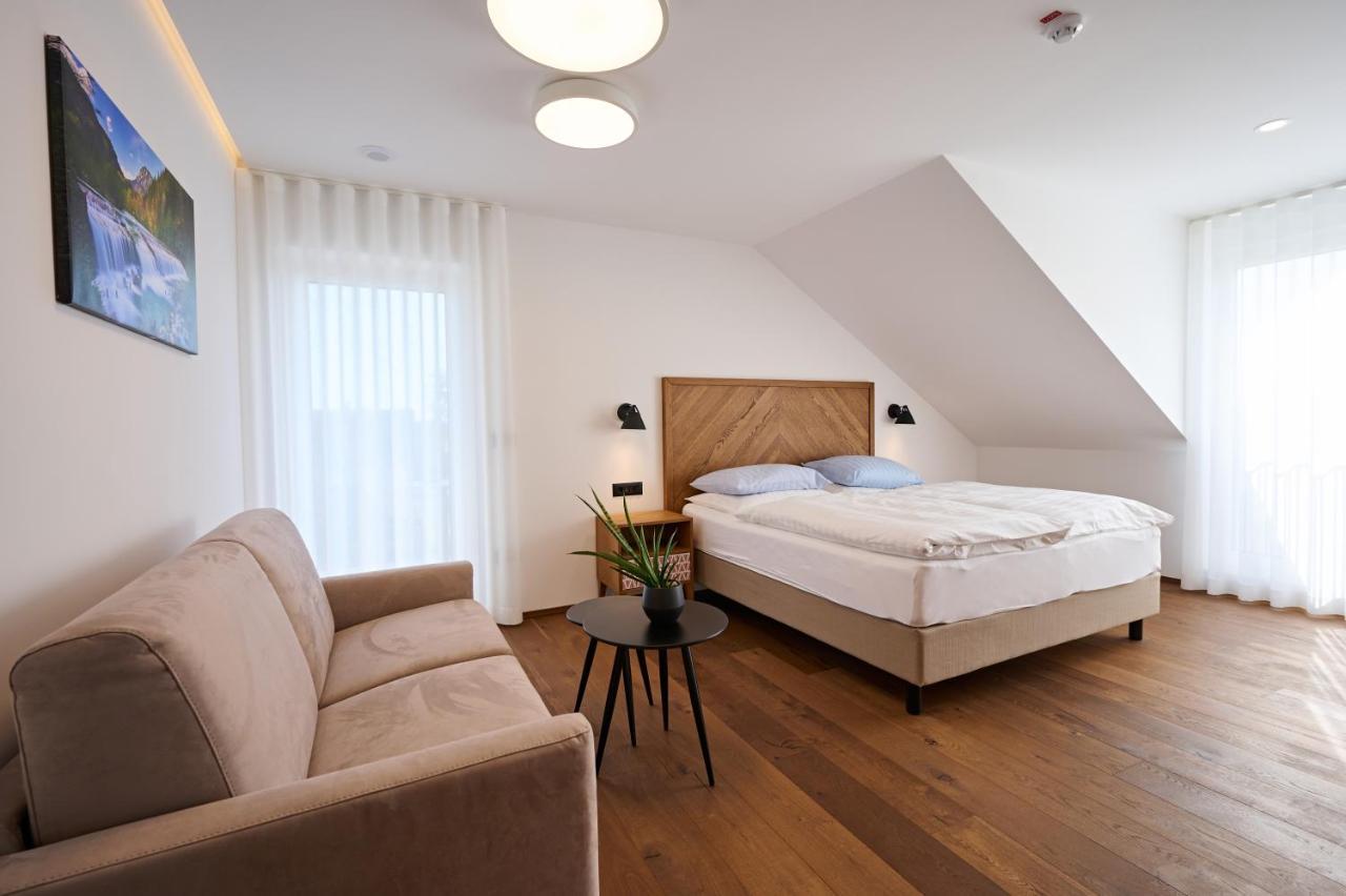 Hisa Ancka, Sencur - 3 Min To The Airport Hotel Екстериор снимка